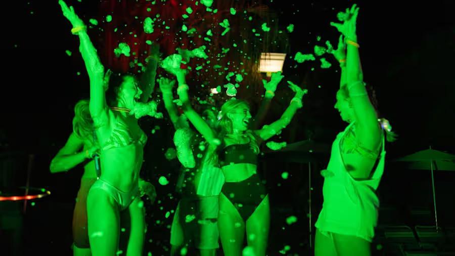 Aquatica Orlando AquaGlow: Mit neuen Nachtrutschen und einer Lasershow