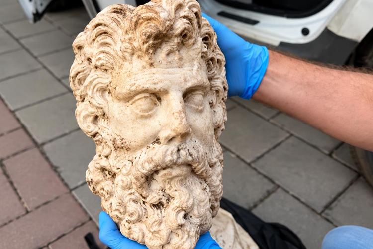 2,000-year-old marble head of Zeus recovered in türkiye