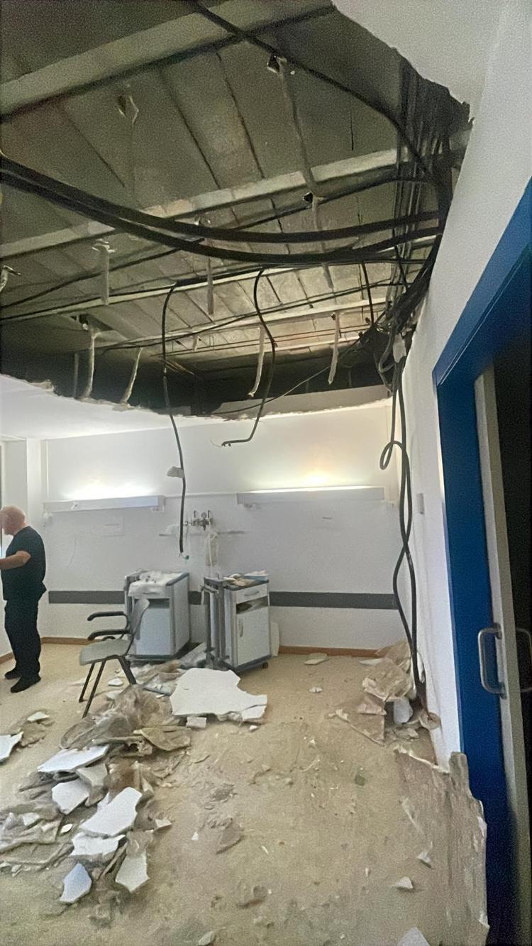 UGT pide revisar de forma urgente el Hospital La Pedrera de Dénia tras desprenderse parte de un techo