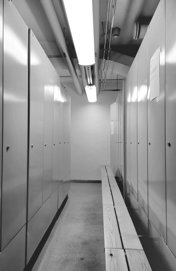 INVESTIR DANS DES VESTIAIRES DIGNES DE CE NOM !!