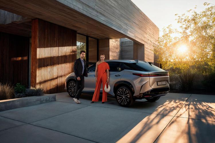EL LEXUS RZ 350E SE BENEFICIA DEL PROGRAMA AUTO+