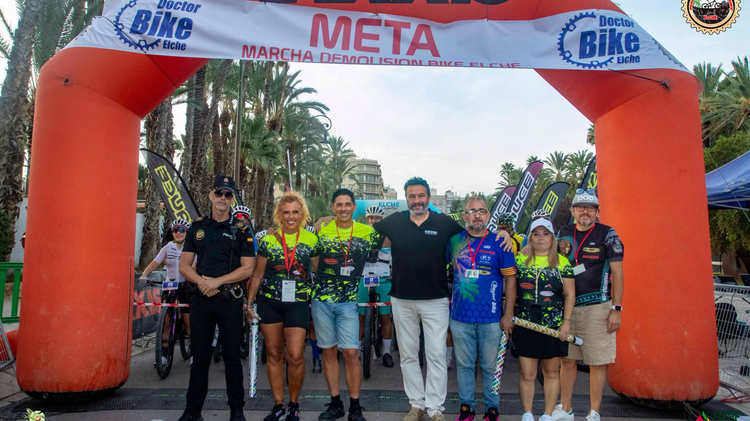La V Marcha Demolision Bike reúne a más de 400 ciclistas en Elche en una jornada de éxito