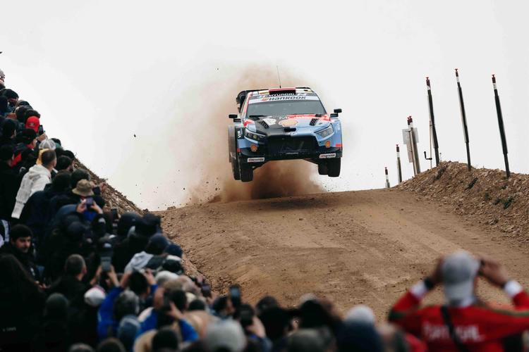 Un error en la elección de neumáticos frena a Dani Sordo