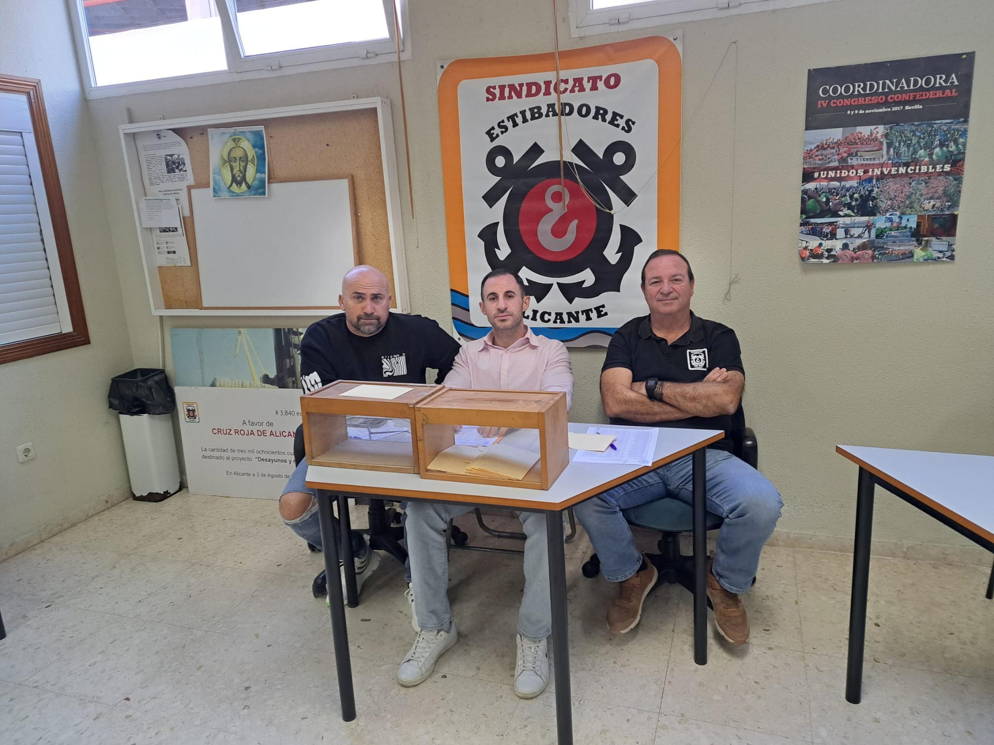 Los estibadores del puerto de Alicante ratifican el liderazgo de Coordinadora al frente del comité de empresa 