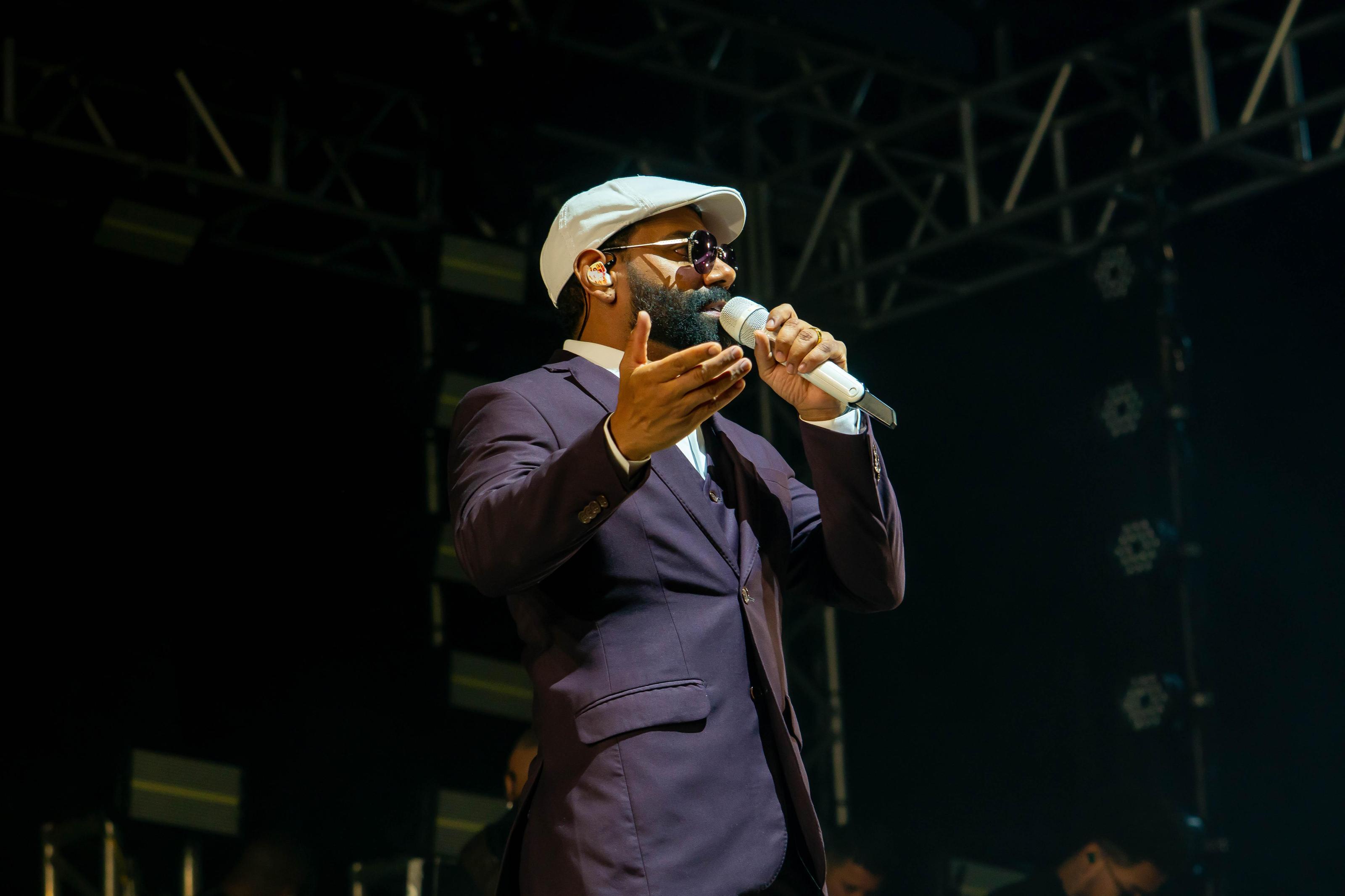 Pablo esgota shows em São Paulo e Rio e celebra nova fase com o álbum “O Amor é Brega”