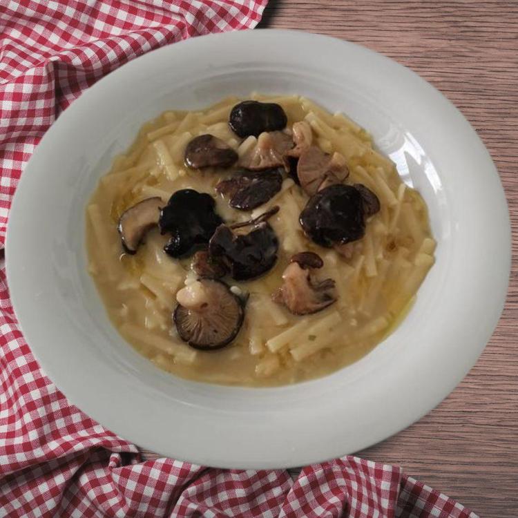 TAGLIOLINI CON PURÈ DI FAVE E FUNGHI CARDONCELLI