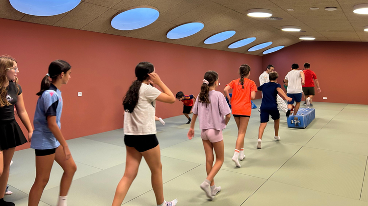 El Pabellón Sara Marín y María Díez acoge hasta el 31 de julio la primera Escuela de Verano Inclusiva de Elche