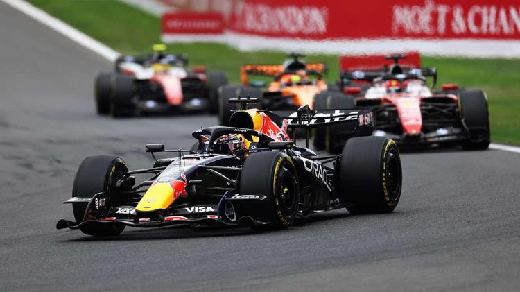Mekies: "El coche de Red Bull se está haciendo más fuerte" tras el podio de Verstappen en Spa