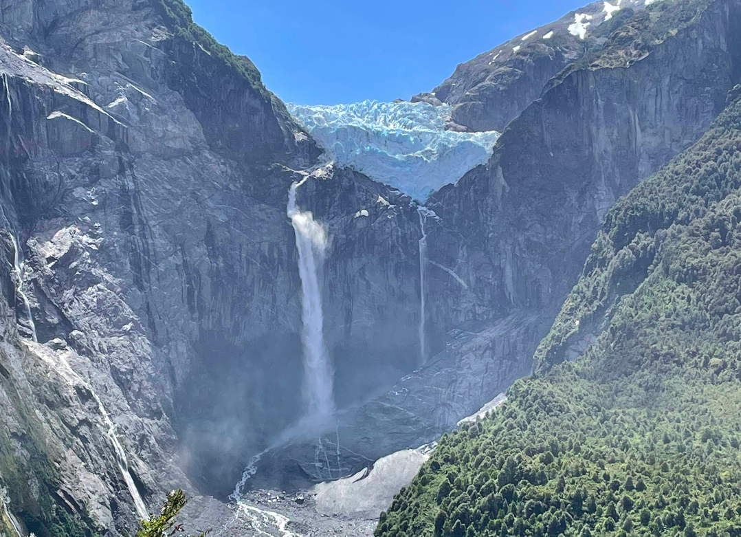 Guía Oficial Ventisquero Colgante Queulat | Glaciar, Cascada y Trekking | App Chiloé Turismo en Cisnes, Patagonia Sur, Sur de Chile