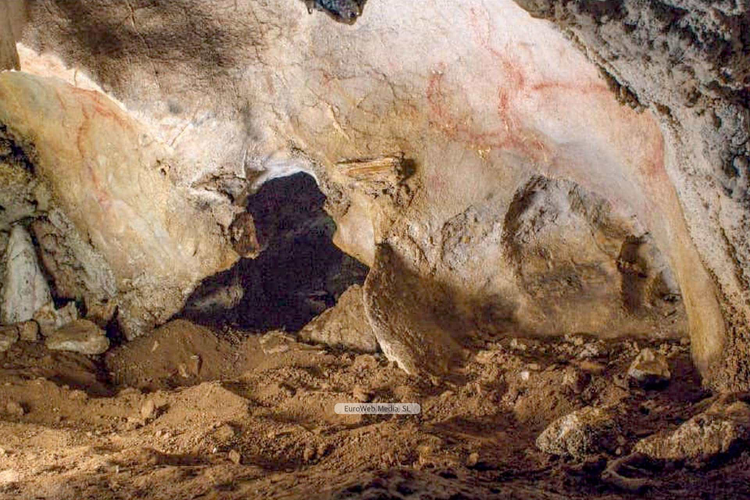 Cueva de Trescalabres