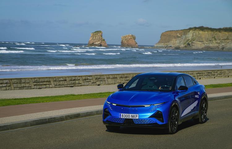 5 RAZONES PARA RECORRER EL VERANO CON EL ALPINE A390
