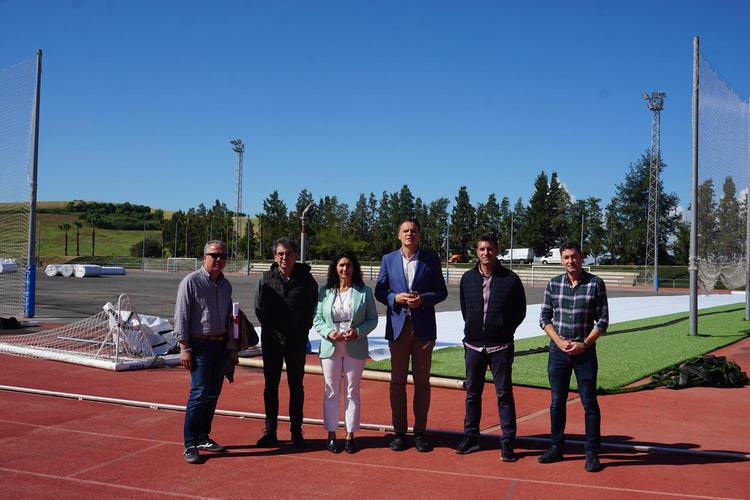 Las obras de renovación sostenible del campo de fútbol 11 del Polideportivo Municipal avanzan a buen ritmo