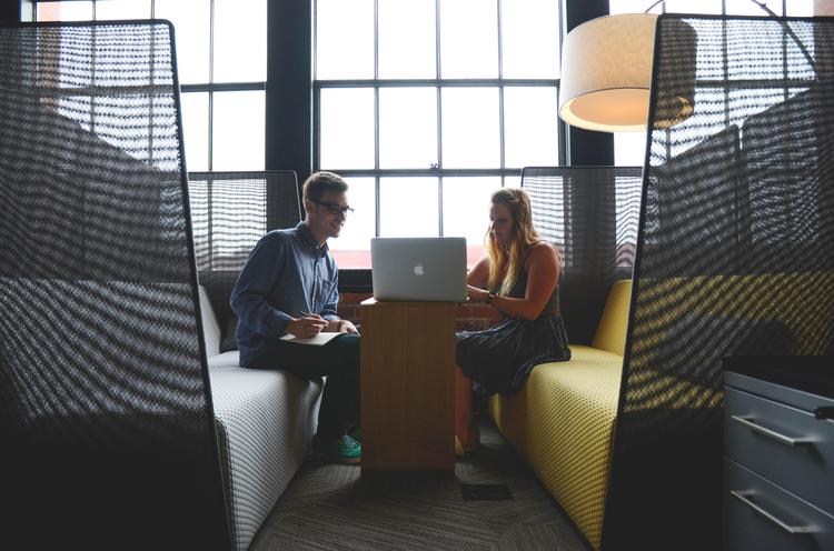 Vivere e lavorare da remoto alle Canarie: la community dei nomadi digitali continua a crescere