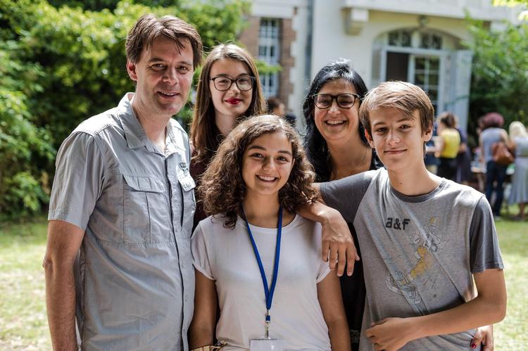 Gastfamilien gesucht: Eine internationale Begegnung zu Hause ermöglichen