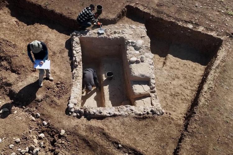 Entire 2,000-year-old Jewish ritual bath weighing 25 tonnes lifted from ground in Israel