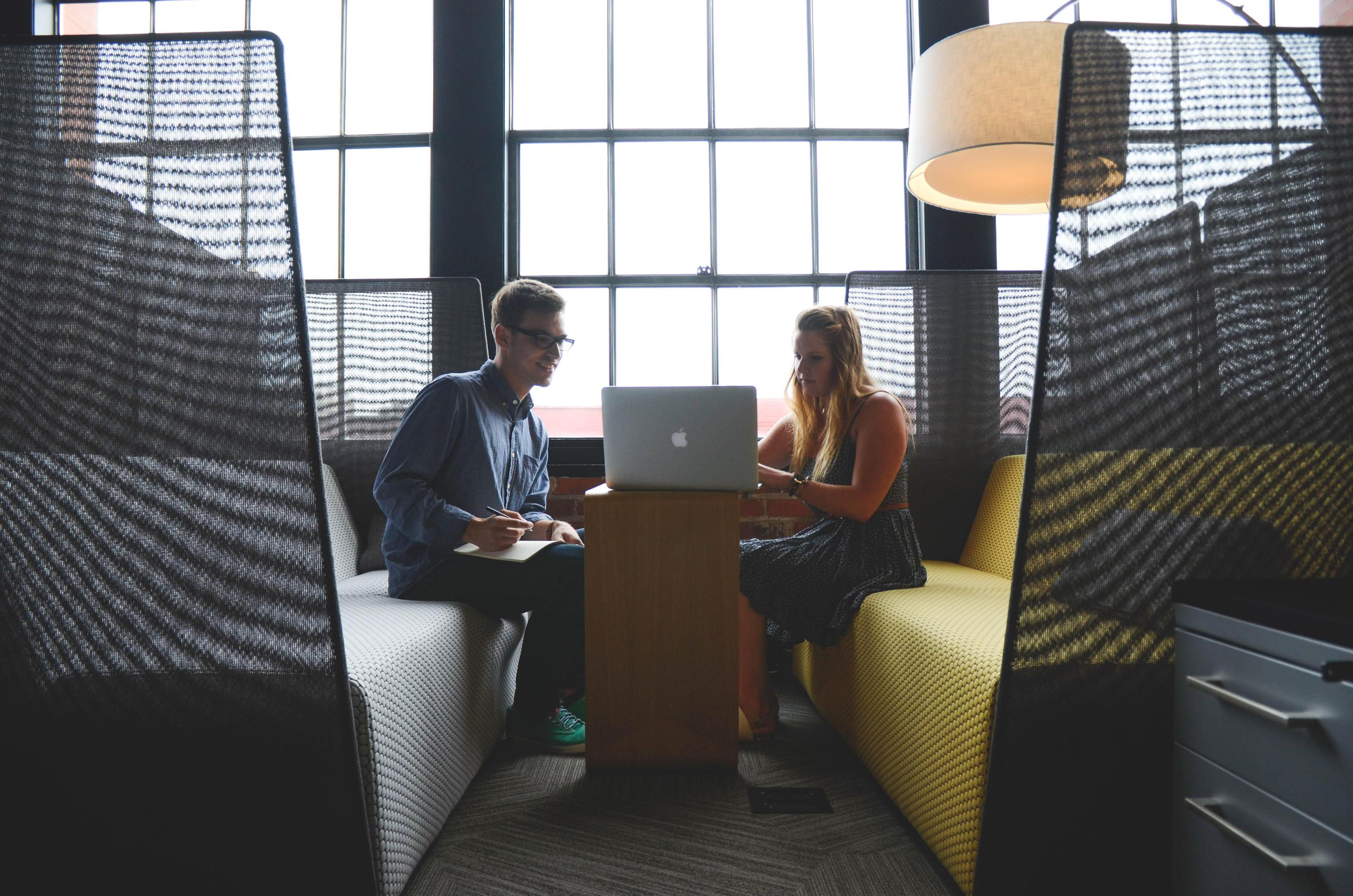 Vivir y trabajar en remoto en Canarias: la comunidad de nómadas digitales sigue creciendo