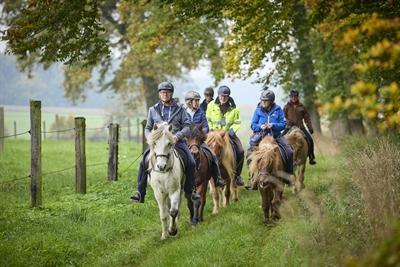 Ein Tag im Sattel: Münsterland-Ritt rund um Schloss Lembeck in Dorsten: Rundtour mit Frühstück und Picknick am 12. September