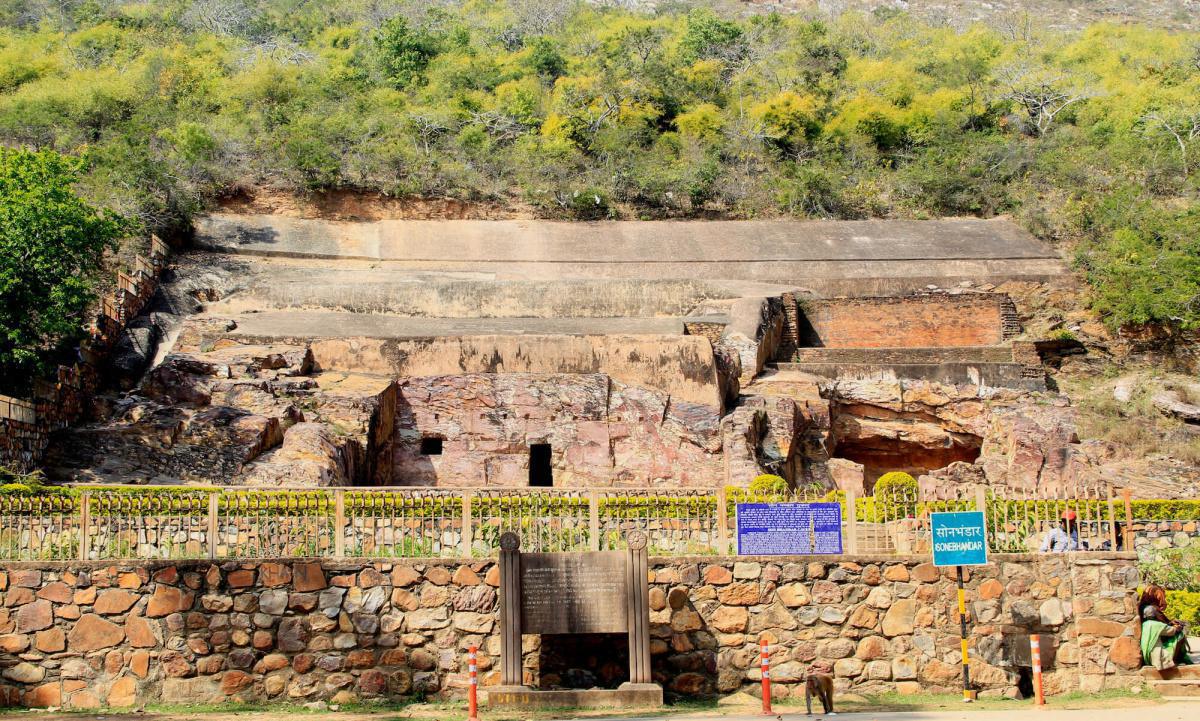2-06 พระเจ้าพิมพิสารส่งบรรณาการถวายพระเจ้าปุกกุสาติ 2-06 พระเจ้าพิมพิสารส่งบรรณาการถวายพระเจ้าปุกกุสาติ