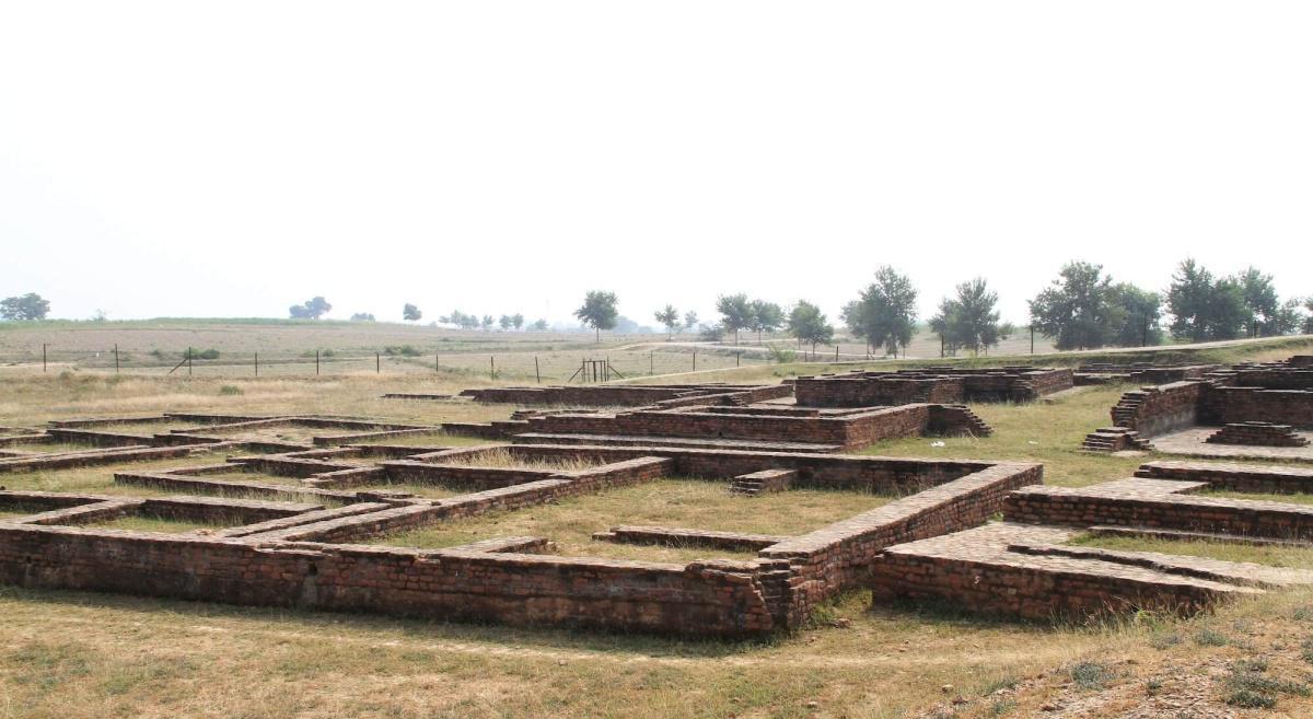 46-09 มเหสีพระเจ้าอุเทนถวายผ้า ๕๐๐ ผืน แก่พระอานนท์ 46-09 มเหสีพระเจ้าอุเทนถวายผ้า ๕๐๐ ผืน แก่พระอานนท์