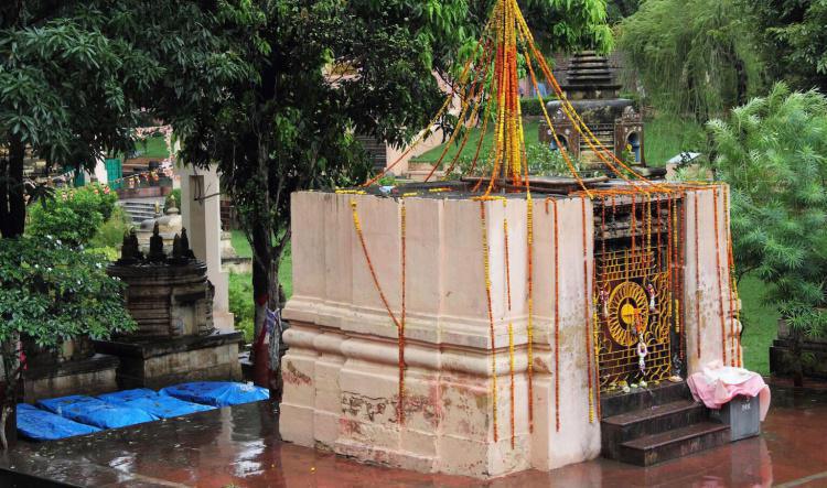 1-11 สัตตมหาสถาน ๗ | เสวยวิมุตติสุข สัปดาห์ที่ ๔ | รัตนฆรเจดีย์