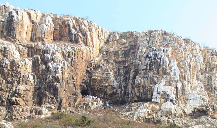 3-02 ท้าวสักกะและเทวดาเข้าเฝ้าพระพุทธเจ้า ณ ถ้ำอินทสาละ