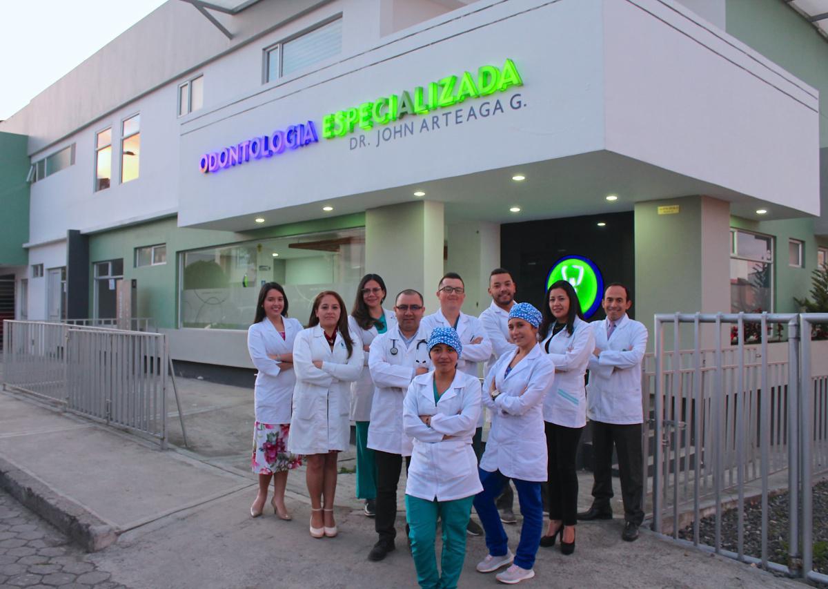 Odontología Especializada Dr. John Arteaga Odontología Especializada Dr. John Arteaga