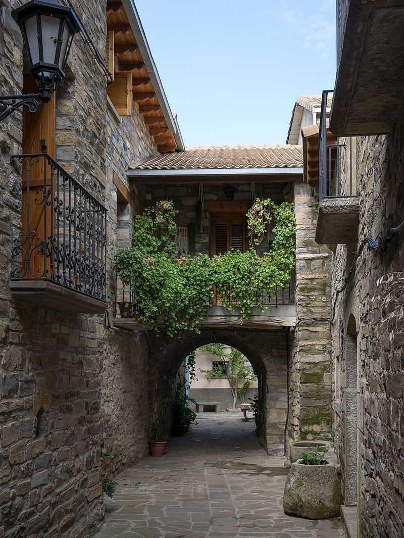 El Pueyo de Araguás, sabor medieval que asombra al visitante. El Pueyo de Araguás, sabor medieval que asombra al visitante.