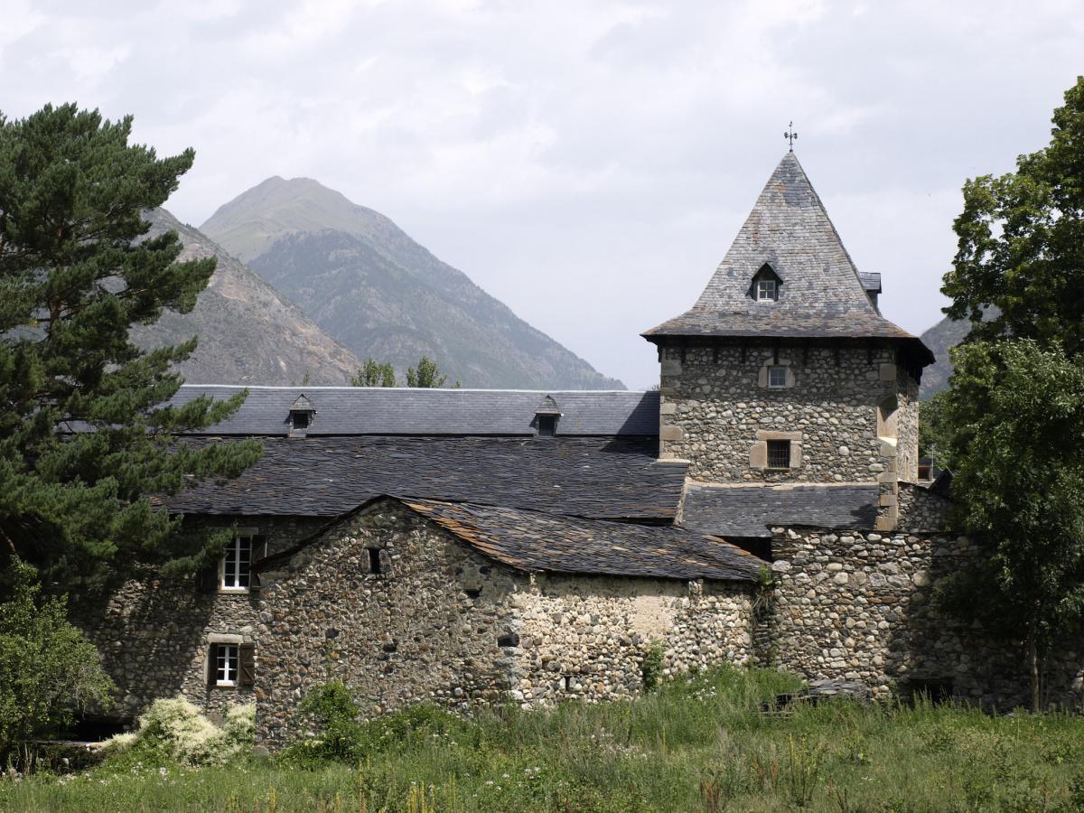 Escapada de 3 Días y 2 Noches al Valle de Benasque para los amantes del Senderismo y Alta Montaña Escapada de 3 Días y 2 Noches al Valle de Benasque para los amantes del Senderismo y Alta Montaña