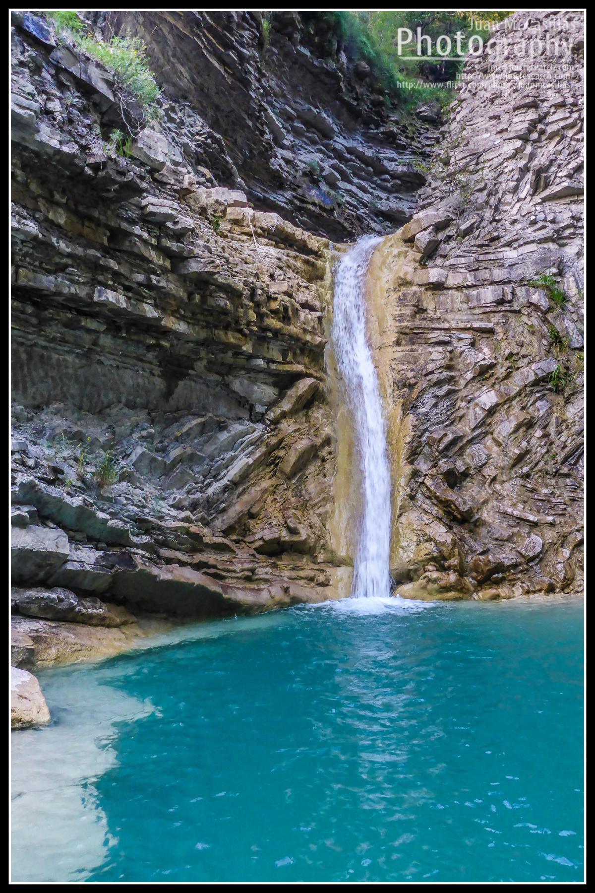 La Cascada de Orós Bajo, pequeño paraíso esculpido durante siglos por el agua