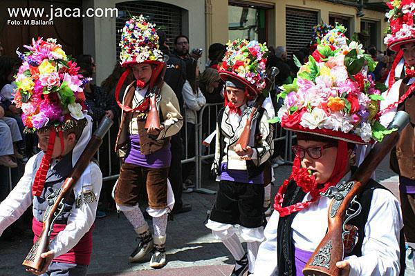 Primer Viernes de Mayo, el día grande de Jaca. Fiesta y Tradición entre claveles y pólvora Primer Viernes de Mayo, el día grande de Jaca. Fiesta y Tradición entre claveles y pólvora