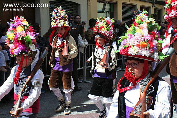 Primer Viernes de Mayo, el día grande de Jaca. Fiesta y Tradición entre claveles y pólvora