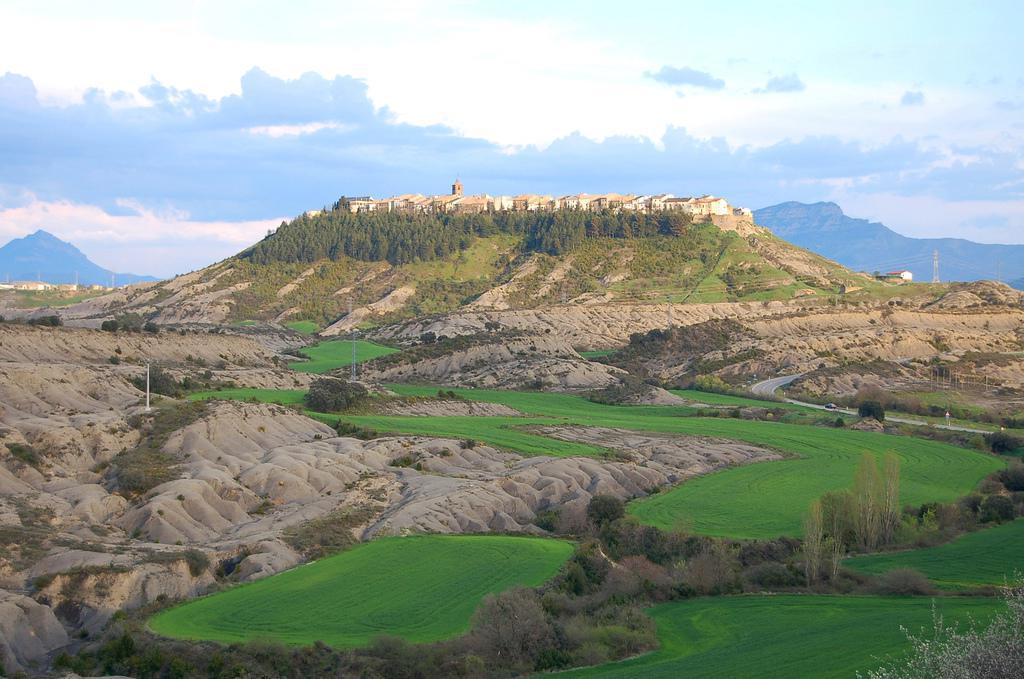 Berdún, La Magia desde las Alturas. Camino de Santiago, Gastronomía y Pesca. Berdún, La Magia desde las Alturas. Camino de Santiago, Gastronomía y Pesca.