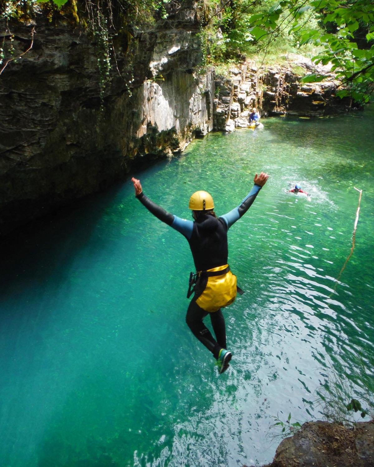 Aventuratrek Guías de Montaña y Barrancos Aventuratrek Guías de Montaña y Barrancos