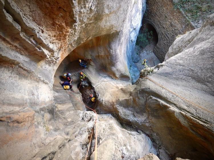 Aventuratrek Guías de Montaña y Barrancos Aventuratrek Guías de Montaña y Barrancos