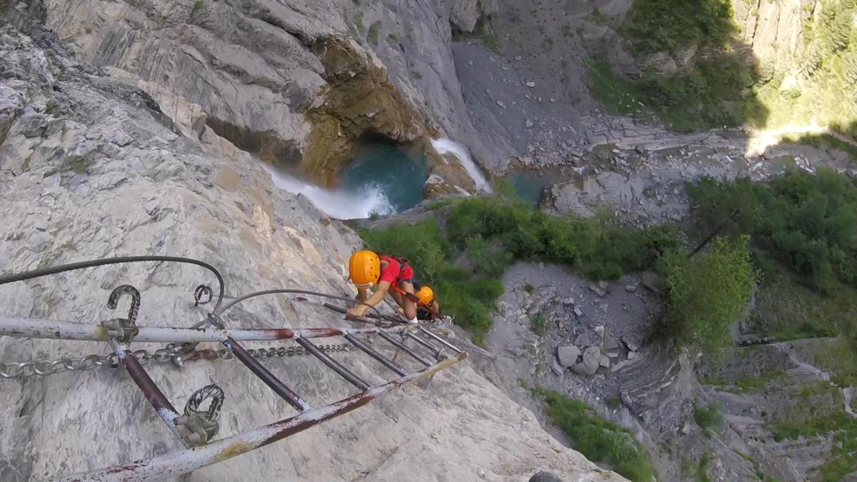 Aventuratrek Guías de Montaña y Barrancos Aventuratrek Guías de Montaña y Barrancos