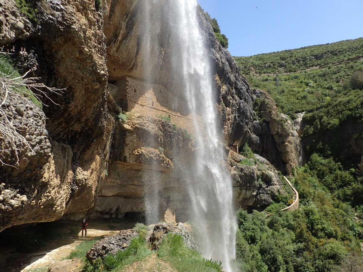 5 monumentos imposibles enclavados en roca en la provincia de Huesca 😲👏