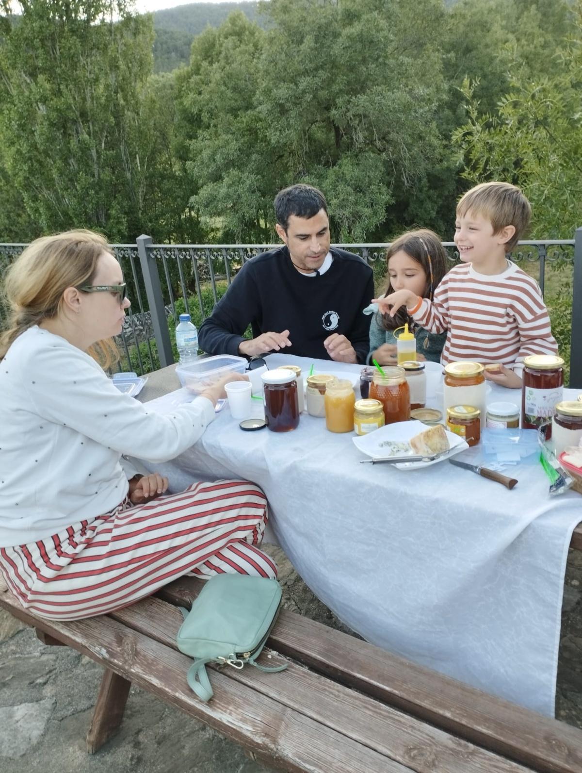 Casa Rosenda: visita guiada a un colmenar Casa Rosenda: visita guiada a un colmenar