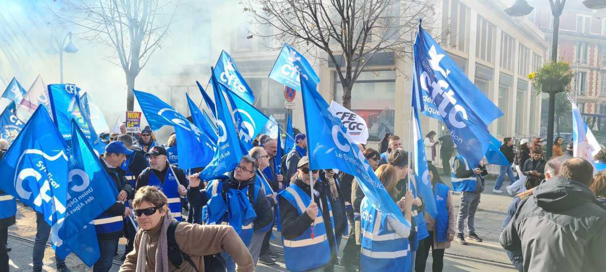 Du bleu, toujours du bleu dans les rues de Nice ! Du bleu, toujours du bleu dans les rues de Nice !