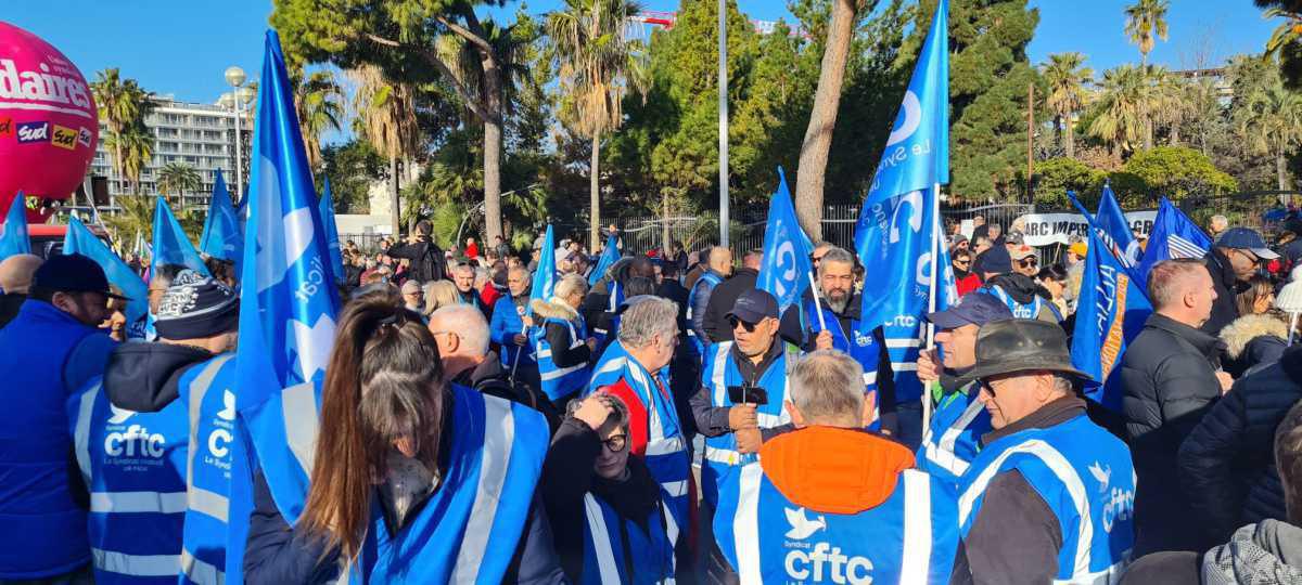 Du bleu, toujours du bleu dans les rues de Nice !