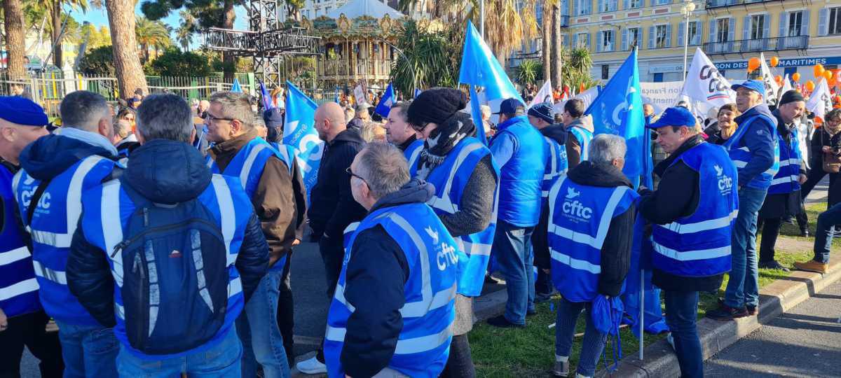 Du bleu, toujours du bleu dans les rues de Nice !