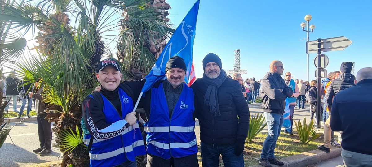 Du bleu, toujours du bleu dans les rues de Nice !