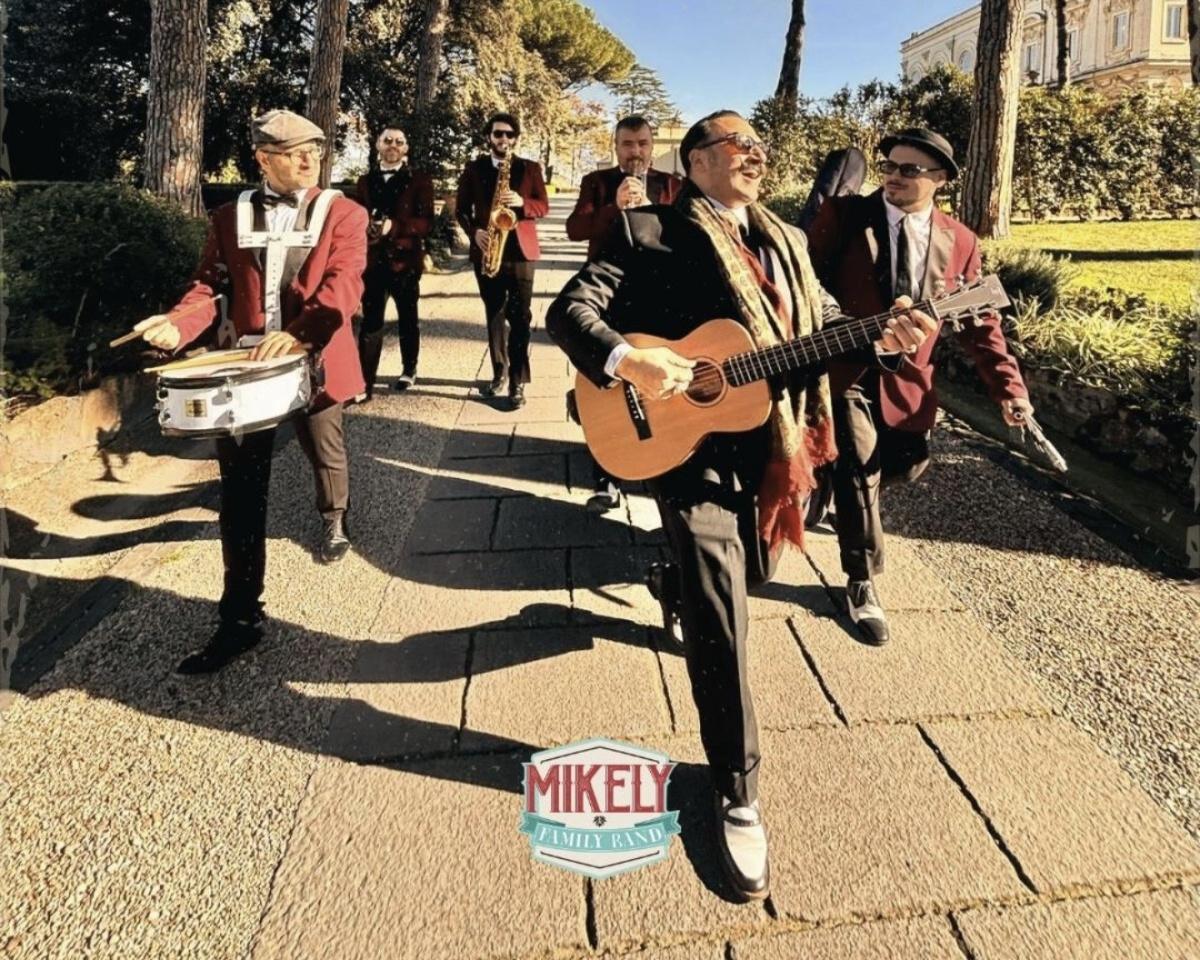 Concerto “Christmas Swing Show” Mikely Family Band (inizio ore 21.00)