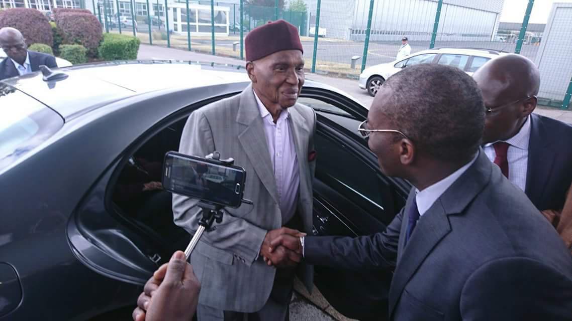 En direct : L'arrivée du Président Abdoulaye Wade à l'aéroport Léopold Senghor