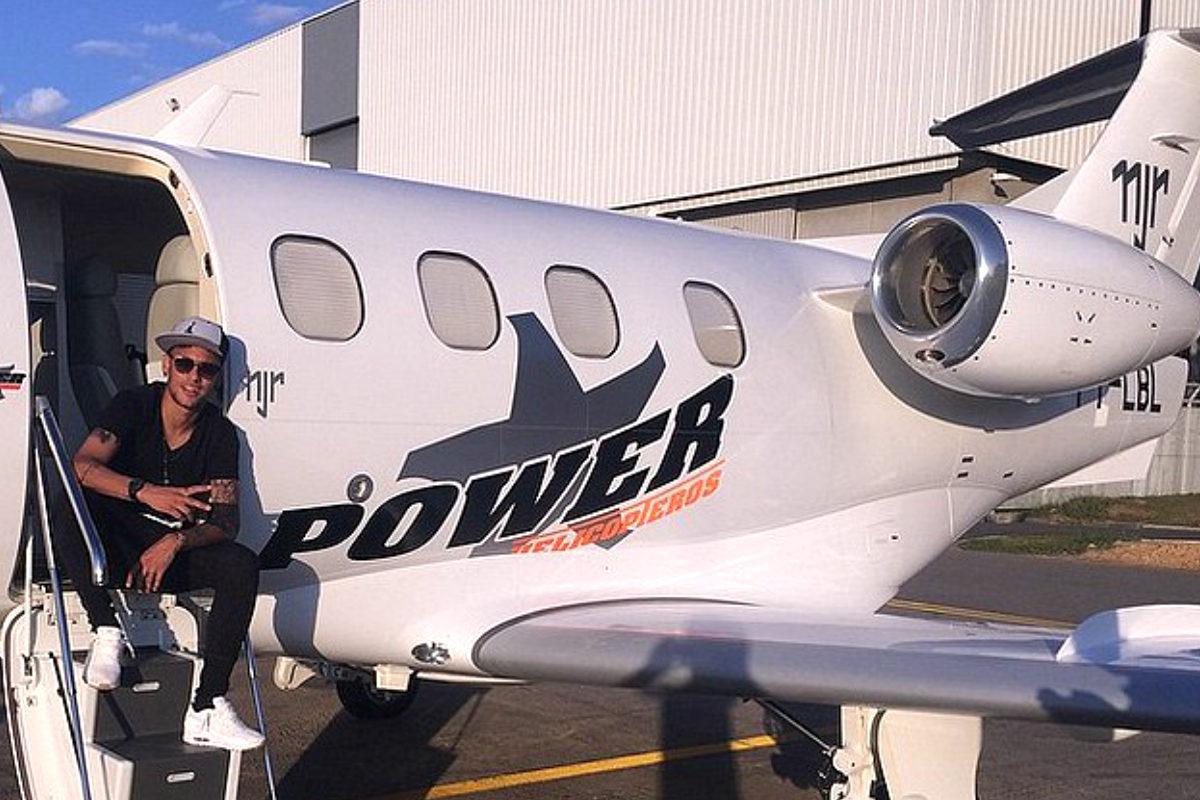 Suivez en direct l'arrivée de Neymar à Paris !