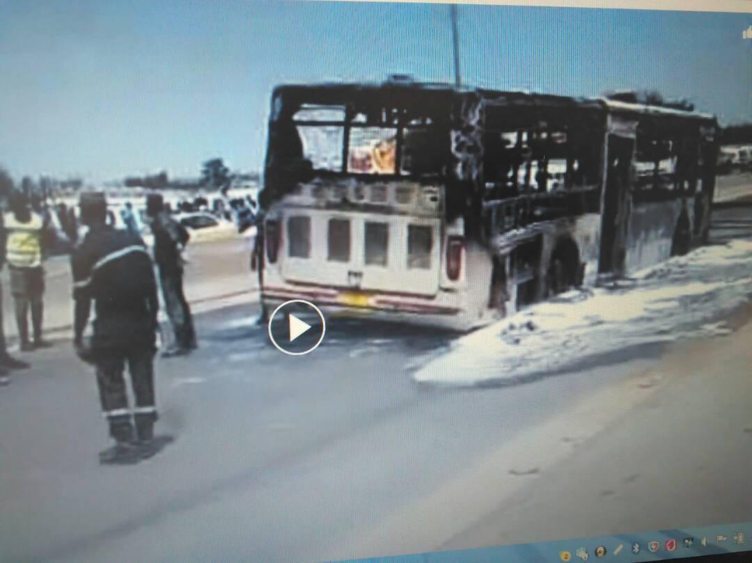 Urgent : des pyromanes non identifiés brûlent un bus DDD