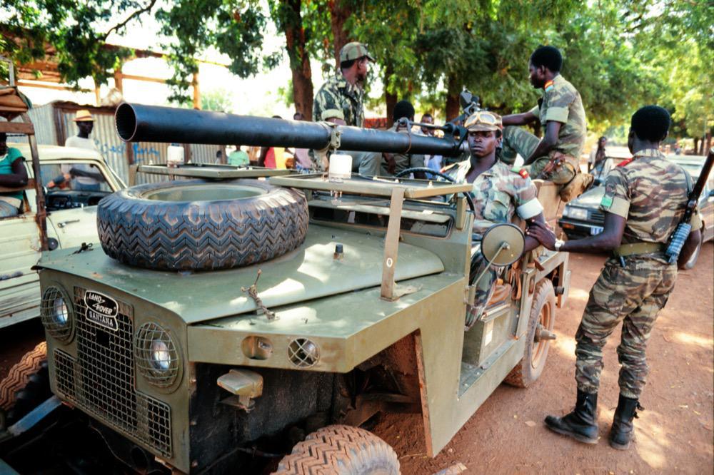 Une patrouille à Koudougou le 20 octobre 1987. © François Rojon / AFP