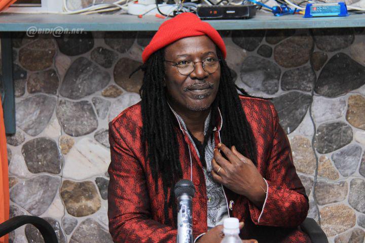 Alpha Blondy appelle à assiéger les ambassades libyennes jusqu'à la libération des « captifs »