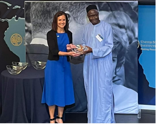 Le Sénégalais Mamadou Diaw reçoit la prestigieuse distinction John F. Kennedy Service Award du Corps de la paix