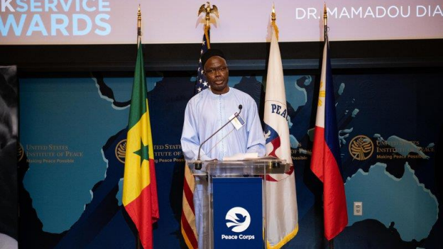 Le Sénégalais Mamadou Diaw reçoit la prestigieuse distinction John F. Kennedy Service Award du Corps de la paix