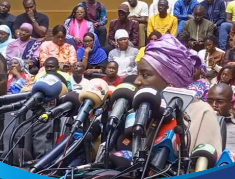 Aminata Touré face à la presse ce jeudi